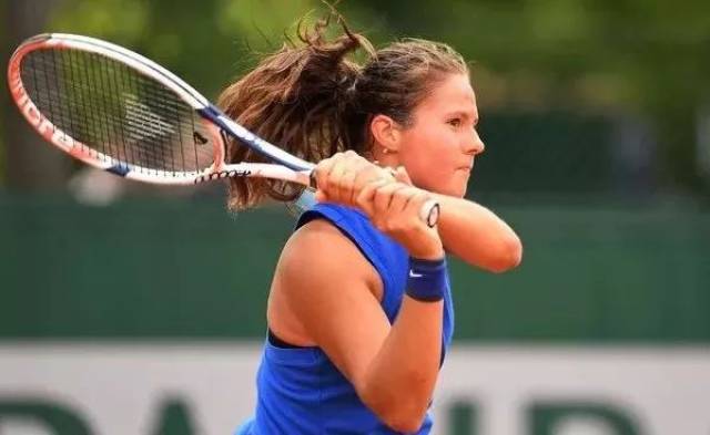 在篮板争夺 在篮板争夺