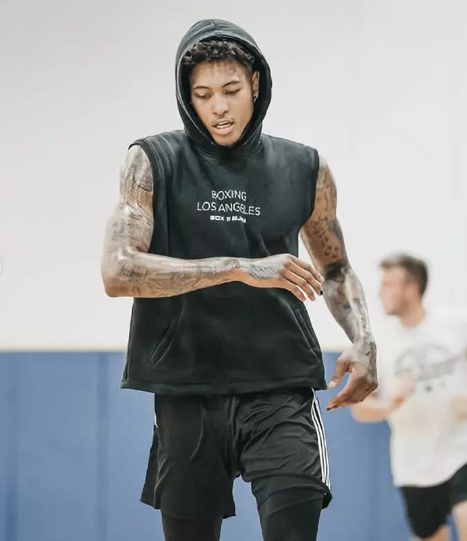 里重复出现 里重复出现